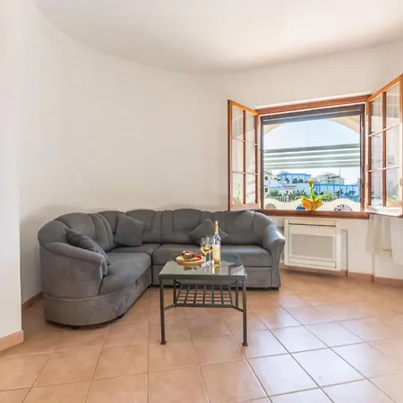 A Welcoming Ground-floor Apartman